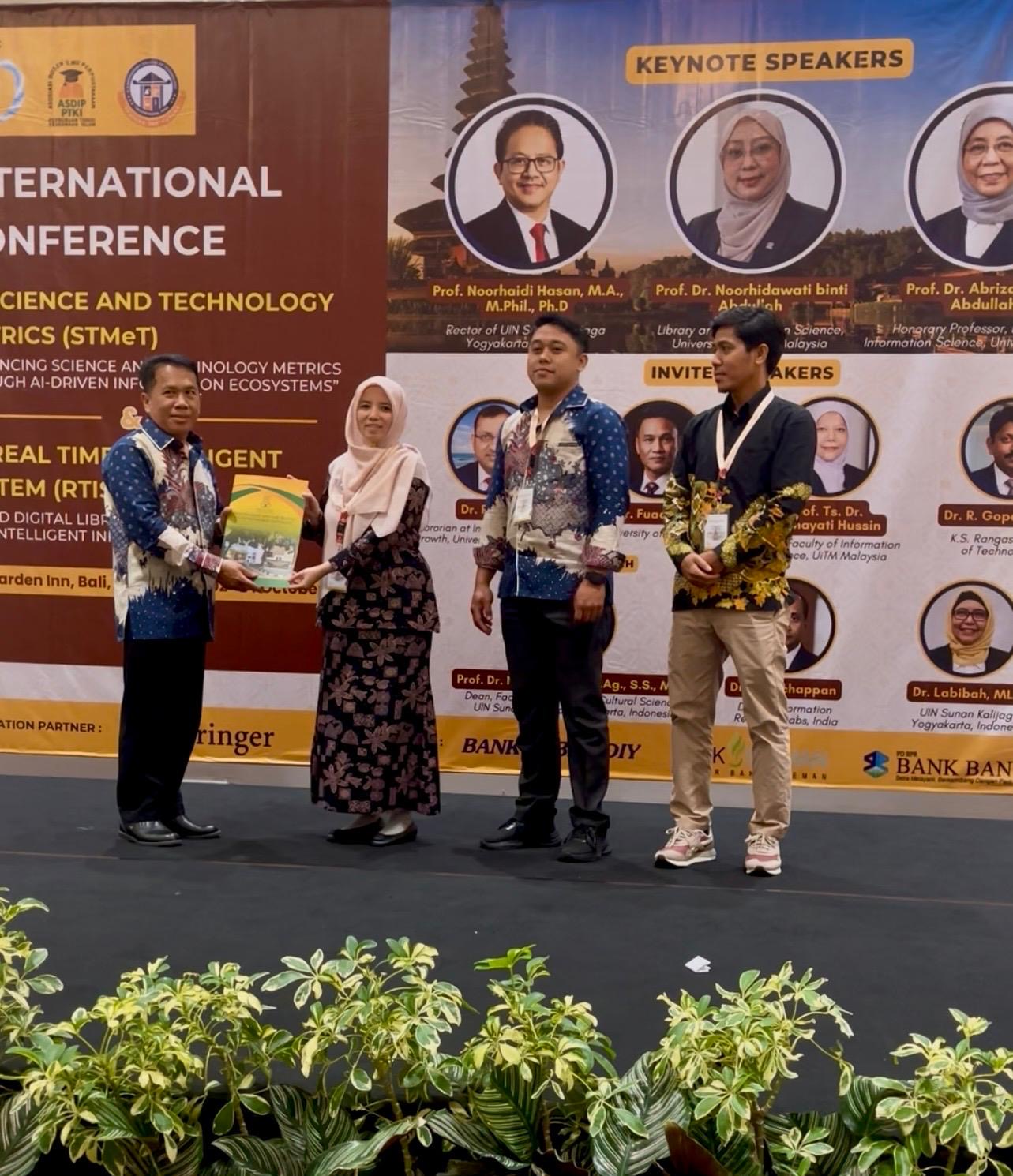 Dosen Ilmu Perpustakaan UIN STS Jambi Raih Dua Penghargaan Bergengsi di Forum Internasional