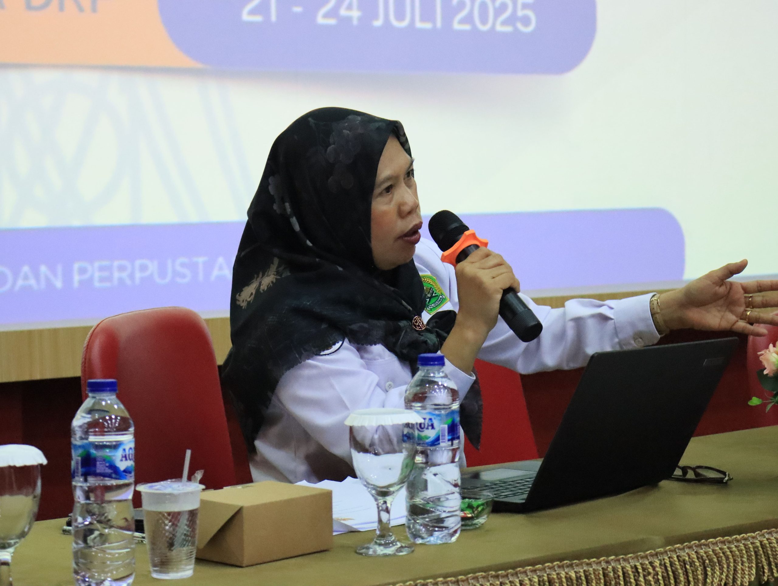 Ketua Prodi Ilmu Perpustakaan UIN STS Jambi menjadi Narasumber pada acara Bimtek Tenaga Pengelola Perpustakaan Sekolah Tahun 2025 di DKP Kota Jambi