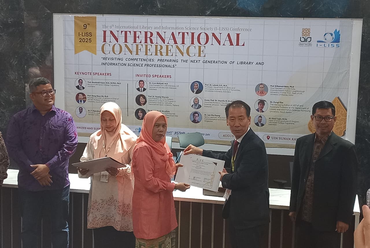 Dosen Prodi Ilmu Perpustakaan Raih Penghargaan Best Presenter pada International Conference 9 I-LISS 2025 di Yogyakarta